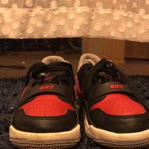 Shoes size 3y cud be for your kid